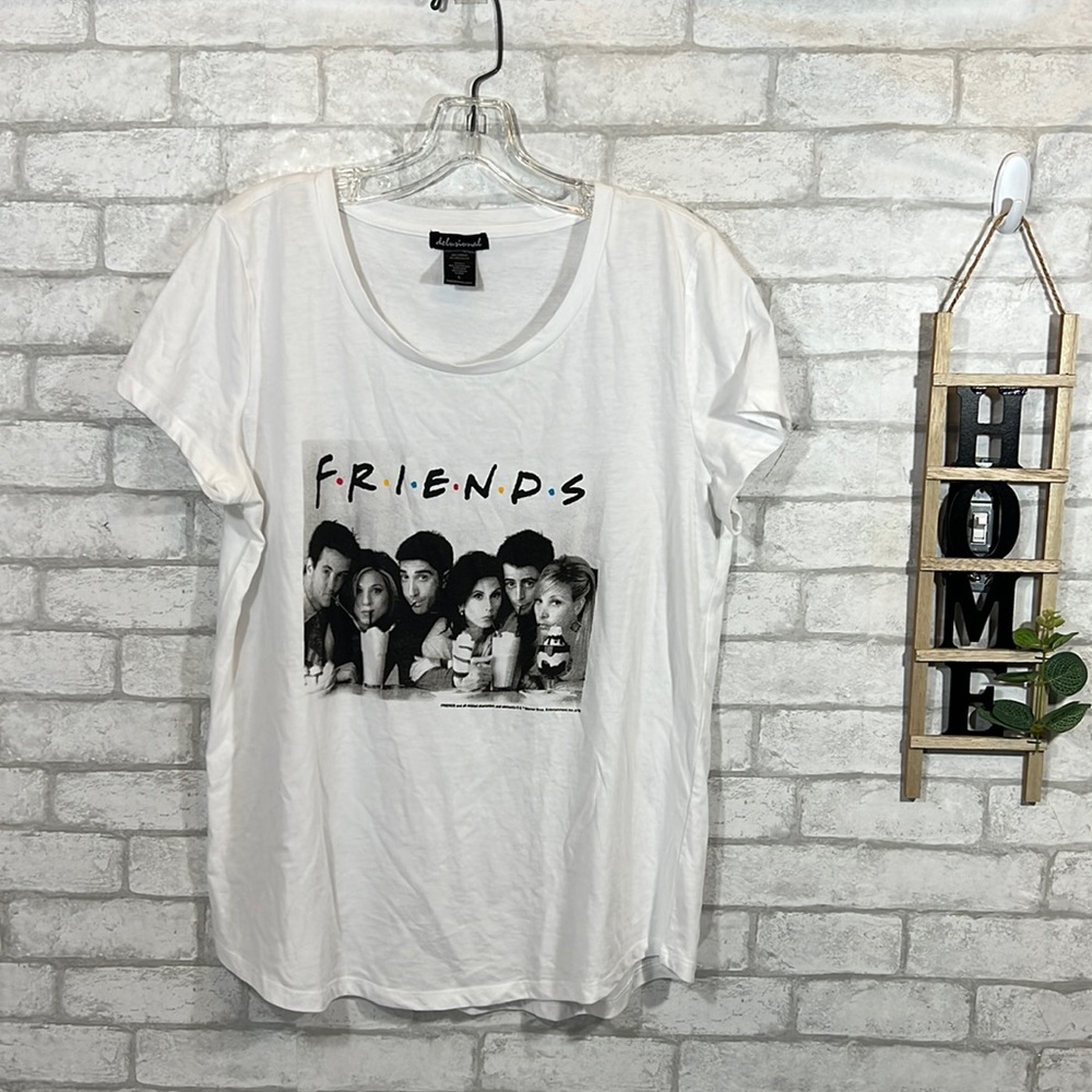 Delusional Friends white graphic t-shirt size Large